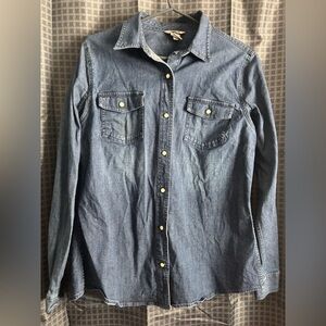 Duluth Trading Co Denim Shirt Women's Pearl Snap button  Western Cowgirl